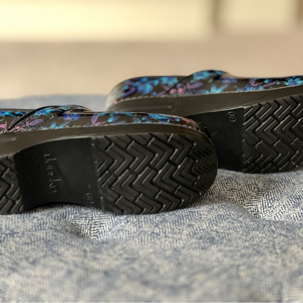 Danskos blue floral size 37. - Picture 7 of 10